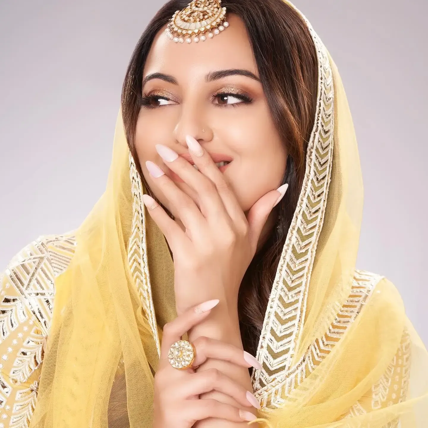 INDIAN ACTRESS SONAKSHI SINHA IN YELLOW LEHENGA CHOLI